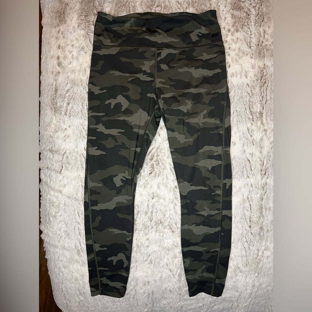 Athleta Ultimate Stash 7/8 Tight